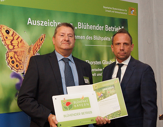 Reinhold Stangl, Leiter Milcheinkauf Molkerei Gropper und Thorsten Glauber, Bayerischer Staatsminister für Umwelt und Verbraucherschutz, 